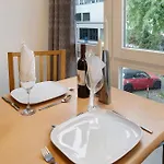 Am Bahnhof Apartment *