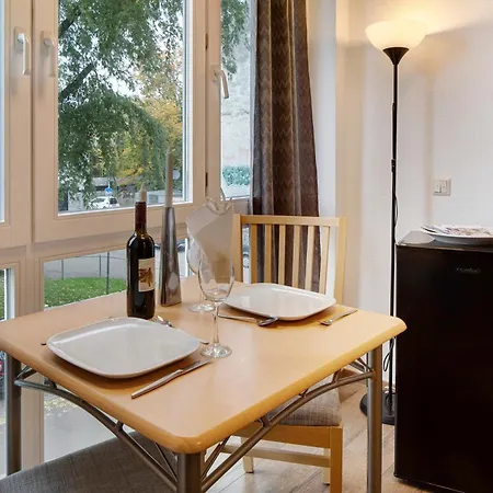 Deluxe In Der Stadt Апартаменты *